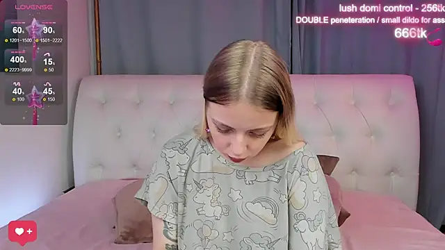 Snapshot of Alice_Halle chatting on October 9, 2025, 5:49 am Alice Halle online show from October 9, 2025, 5:49 am