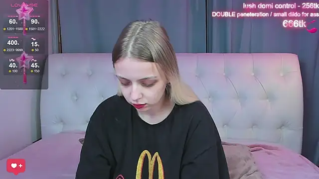 Snapshot of Alice_Halle chatting on October 13, 2025, 8:14 am Alice Halle online show from October 13, 2025, 8:14 am