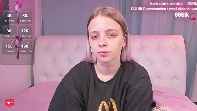 Snapshot of Alice_Halle chatting on October 18, 2025, 4:15 am Alice Halle online show from October 18, 2025, 4:15 am