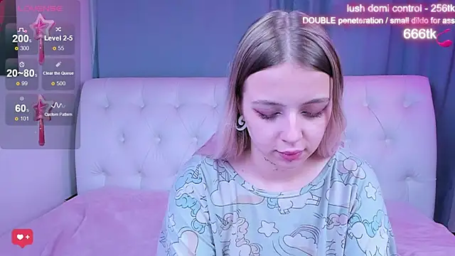 Snapshot of Alice_Halle chatting on October 23, 2025, 9:19 am Alice Halle online show from October 23, 2025, 9:19 am