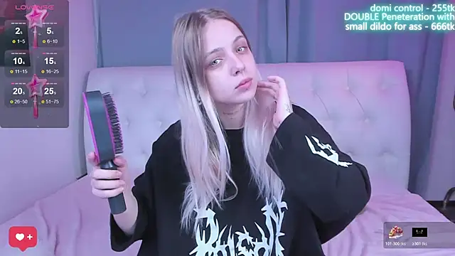 Snapshot of Alice_Halle chatting on October 26, 2025, 11:05 am Alice Halle online show from October 26, 2025, 11:05 am