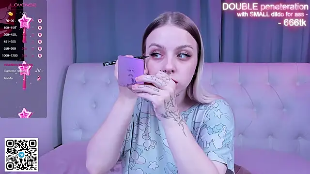 Snapshot of Alice_Halle chatting on November 6, 2025, 3:51 am Alice Halle online show from November 6, 2025, 3:51 am