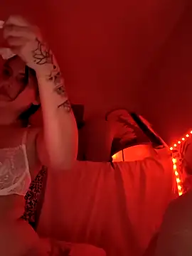 Snapshot of Linalicious chatting on November 8, 2025, 4:40 pm Linalicious online show from November 8, 2025, 4:40 pm