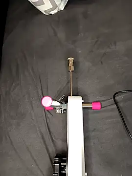 Snapshot of Linalicious chatting on November 20, 2025, 8:25 am Linalicious online show from November 20, 2025, 8:25 am