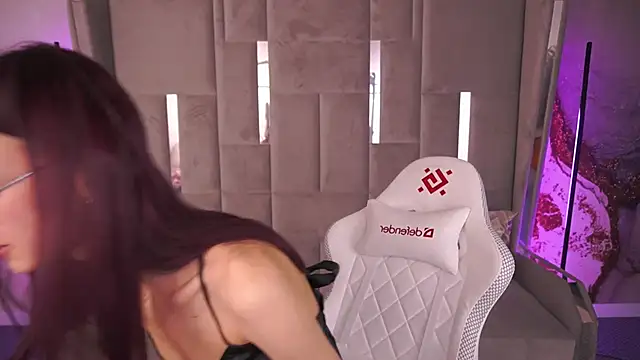 CozyMell online show from March 13, 2025, 4:56 pm