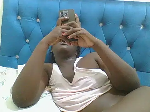 Snapshot of Heavy_ass chatting on November 17, 2025, 11:43 pm Heavy ass online show from November 17, 2025, 11:43 pm