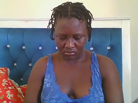 Snapshot of Heavy_ass chatting on December 1, 2025, 4:17 am Heavy ass online show from December 1, 2025, 4:17 am