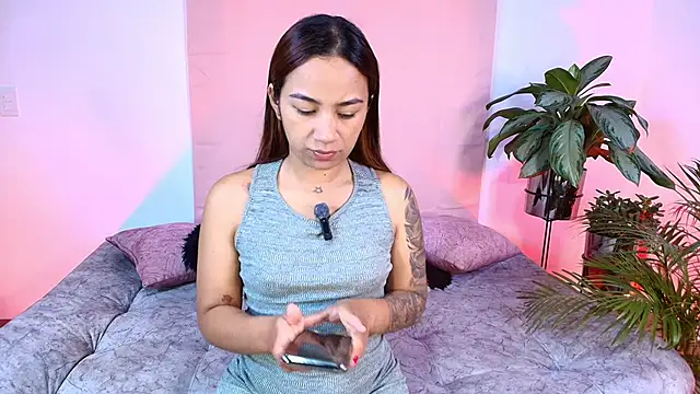 Jules n Gia online show from November 18, 2025, 5:06 pm