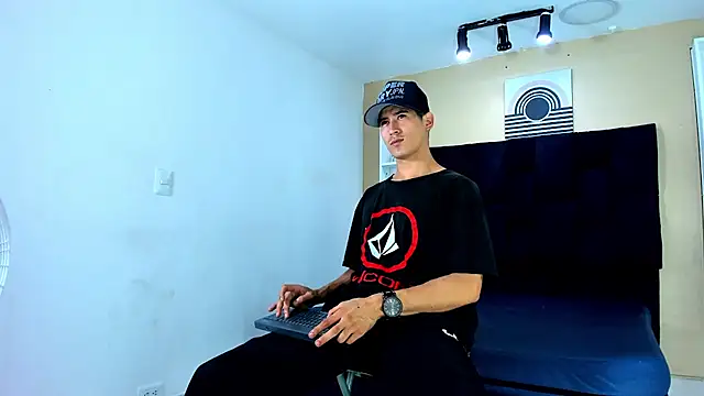 Snapshot of Jhonn_Rhyss chatting on December 27, 2024, 2:36 am Jhonn Rhyss online show from December 27, 2024, 2:36 am