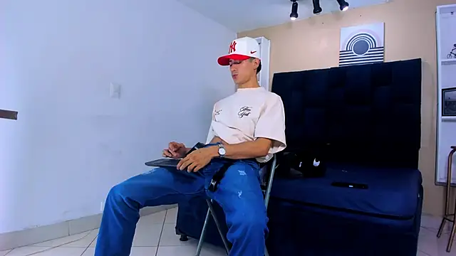 Snapshot of Jhonn_Rhyss chatting on February 27, 2025, 2:21 am Jhonn Rhyss online show from February 27, 2025, 2:21 am