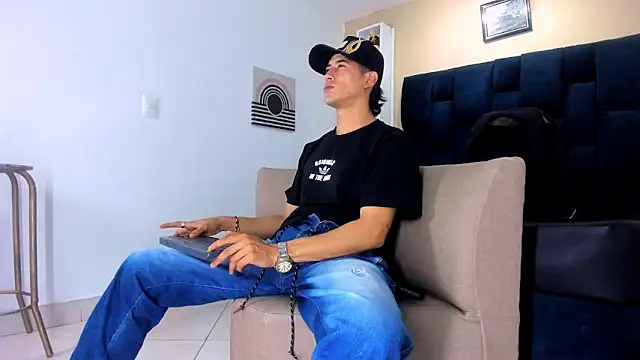 Snapshot of Jhonn_Rhyss chatting on October 11, 2025, 3:06 am Jhonn Rhyss online show from October 11, 2025, 3:06 am