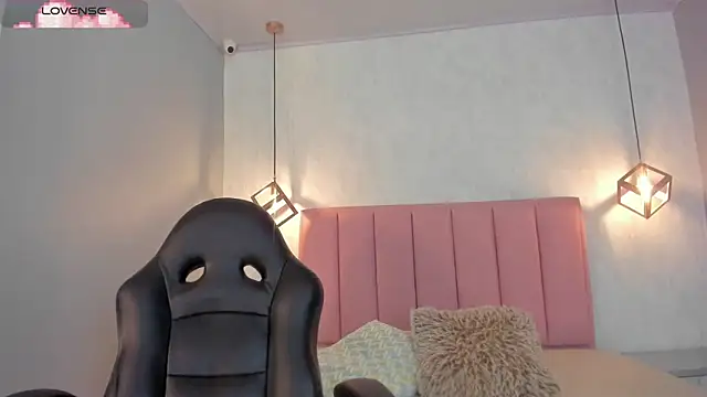 SUNNYCYRUS online show from November 20, 2025, 12:49 pm