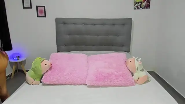 Agataowens online show from February 19, 2025, 2:23 am