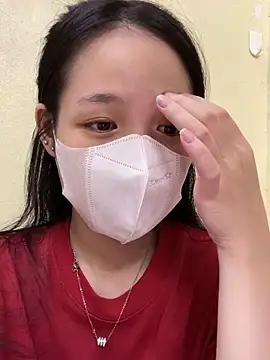 minmin2kk5 online show from October 5, 2025, 1:42 pm