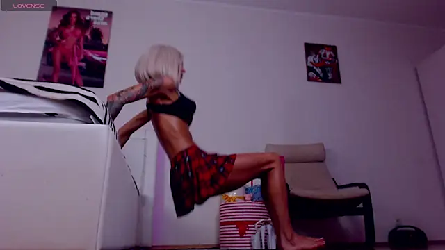 Snapshot of Sonja_Stripper_Ray chatting on November 8, 2025, 9:20 am Sonja Stripper Ray online show from November 8, 2025, 9:20 am