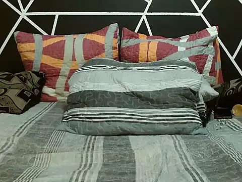 Snapshot of YummyChocolatexx2 chatting on November 9, 2025, 2:59 pm YummyChocolatexx2 online show from November 9, 2025, 2:59 pm