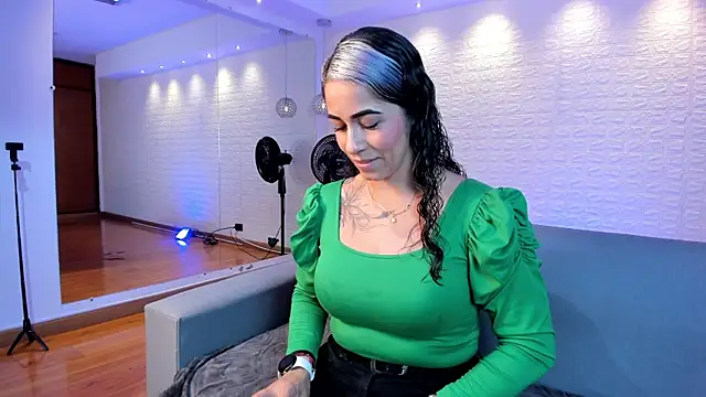 violet scott online show from January 30, 2025, 11:01 am