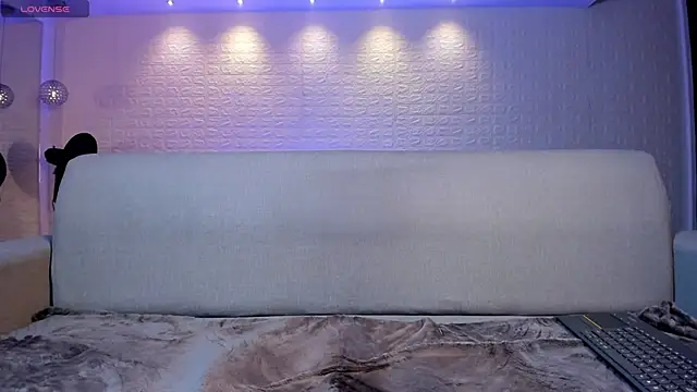 violet scott online show from February 25, 2025, 5:15 pm