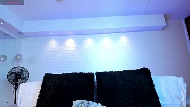 violet scott online show from September 23, 2025, 10:51 am