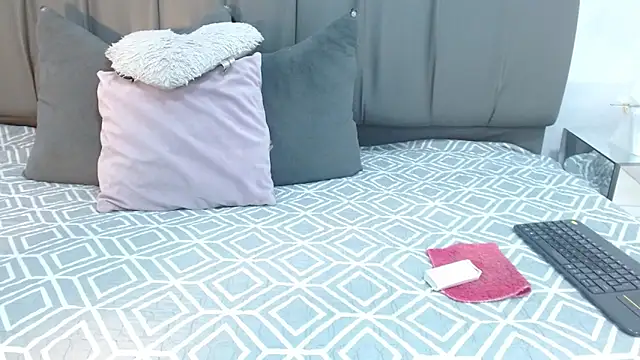 Cherllynn online show from December 30, 2024, 1:36 pm