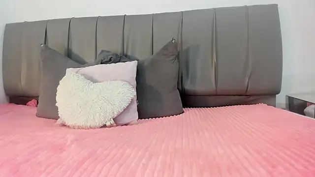 Cherllynn online show from February 6, 2025, 1:32 pm