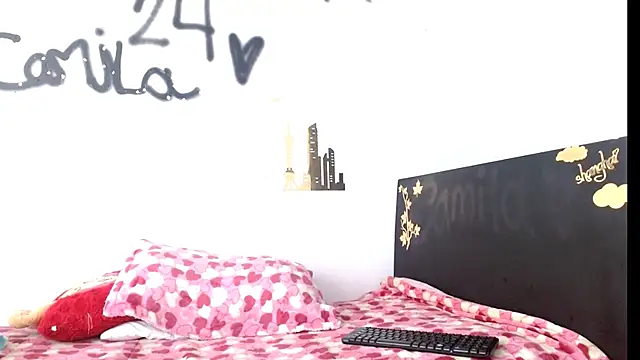 camilavagina24 online show from October 12, 2025, 4:06 pm