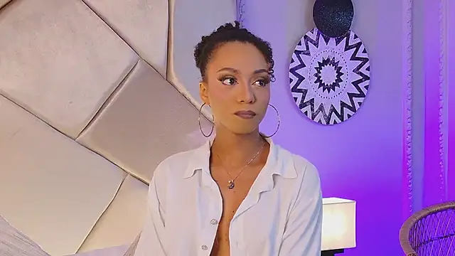 Snapshot of Nahomi_King chatting on February 8, 2025, 1:11 pm Nahomi King online show from February 8, 2025, 1:11 pm