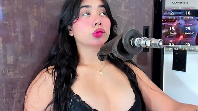 issie cute online show from March 22, 2025, 7:42 pm