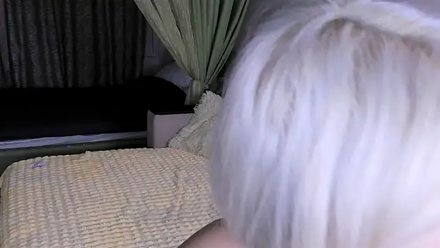 Snapshot of Sweeet_Barbie chatting on December 4, 2025, 3:32 pm Sweeet Barbie online show from December 4, 2025, 3:32 pm