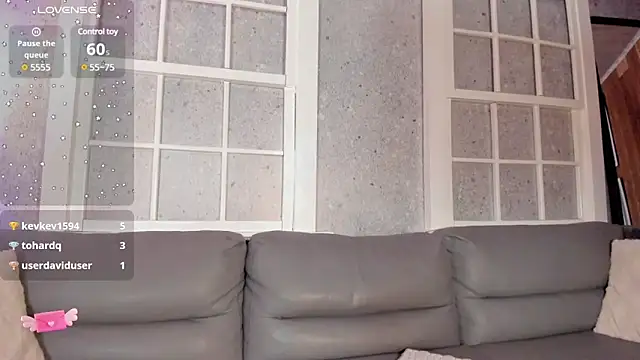 Snapshot of Aprillbrunette chatting on January 23, 2025, 5:24 am Aprillbrunette online show from January 23, 2025, 5:24 am