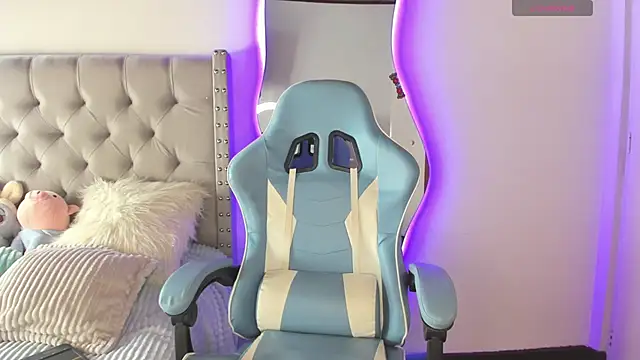 Snapshot of Violet_Rost chatting on January 9, 2025, 2:07 pm Violet Rost online show from January 9, 2025, 2:07 pm