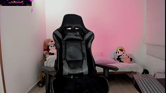 Snapshot of Biancastrongg chatting on October 30, 2025, 2:57 am Biancastrongg online show from October 30, 2025, 2:57 am