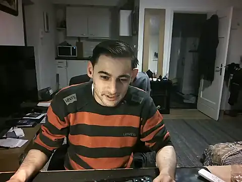 Snapshot of mihaimichael chatting on February 22, 2025, 12:49 am mihaimichael online show from February 22, 2025, 12:49 am