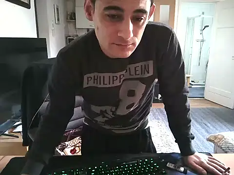 Snapshot of mihaimichael chatting on March 7, 2025, 2:45 pm mihaimichael online show from March 7, 2025, 2:45 pm