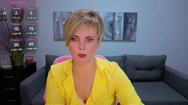 Julia Wilsone online show from November 15, 2025, 6:44 am