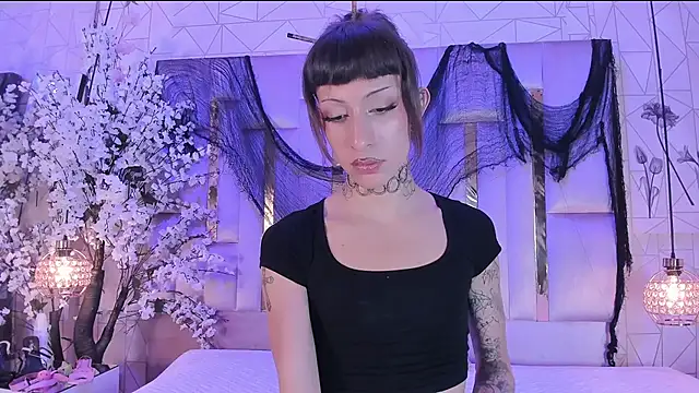 MadisonWood01 online show from November 25, 2025, 4:56 am