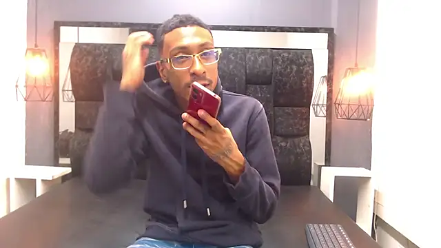 Snapshot of Jose_Smoke chatting on November 12, 2025, 4:02 am Jose Smoke online show from November 12, 2025, 4:02 am