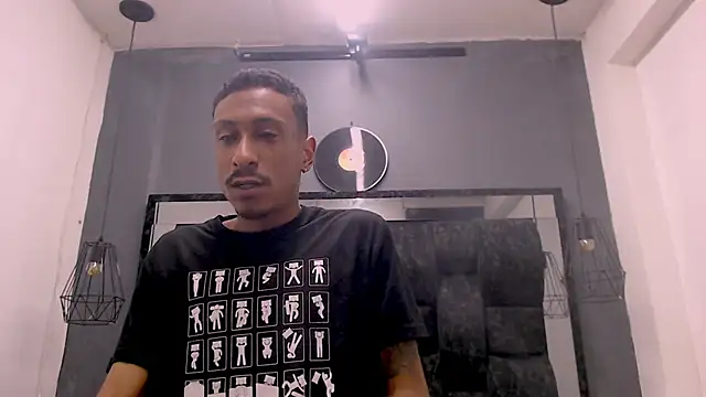 Snapshot of Jose_Smoke chatting on November 18, 2025, 3:23 am Jose Smoke online show from November 18, 2025, 3:23 am