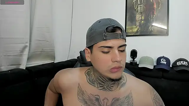 Snapshot of mad_maxxx2 chatting on October 27, 2025, 12:04 am mad maxxx2 online show from October 27, 2025, 12:04 am