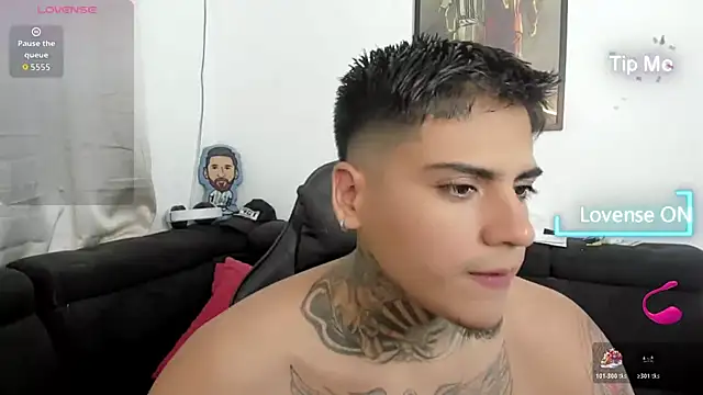 Snapshot of mad_maxxx2 chatting on November 23, 2025, 12:10 am mad maxxx2 online show from November 23, 2025, 12:10 am