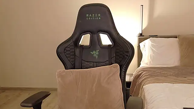 Snapshot of joycesilver chatting on September 17, 2025, 9:11 am joycesilver online show from September 17, 2025, 9:11 am