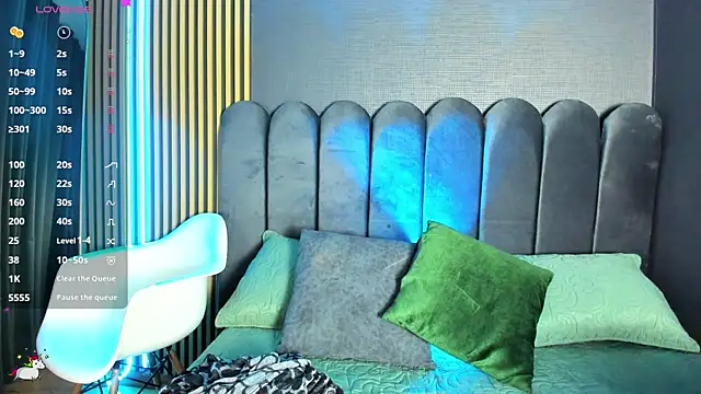 Nicolette ks  online show from December 5, 2025, 3:48 am