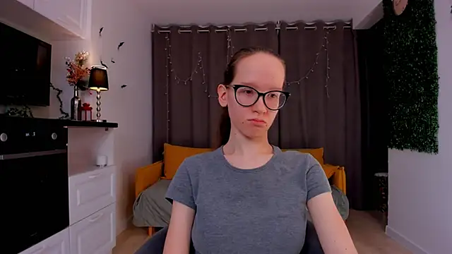 BettyBrowni online show from February 6, 2025, 7:18 pm