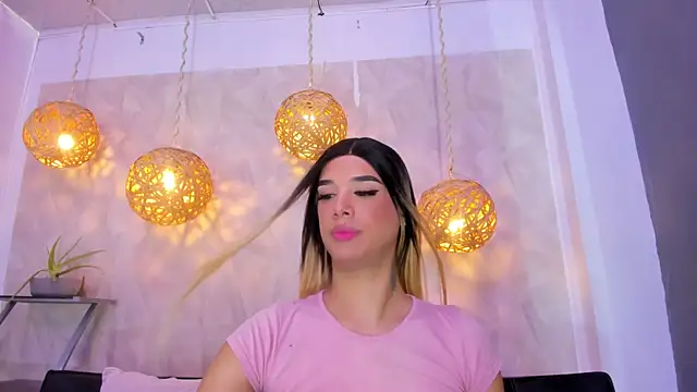 victoria aleia  online show from January 22, 2025, 9:21 pm