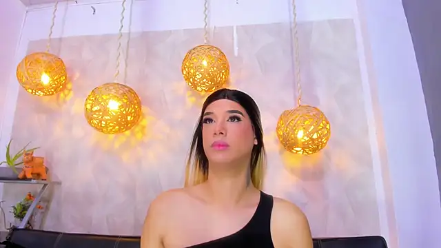 victoria aleia  online show from February 10, 2025, 8:10 pm