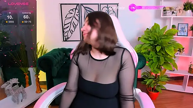 Snapshot of Viola__Shy chatting on January 17, 2025, 12:10 am Viola Shy online show from January 17, 2025, 12:10 am