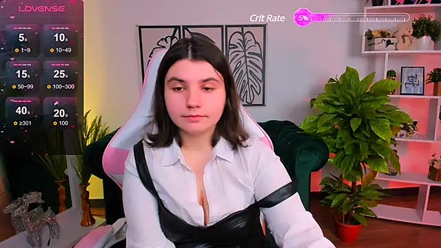 Snapshot of Viola__Shy chatting on January 18, 2025, 12:35 am Viola Shy online show from January 18, 2025, 12:35 am