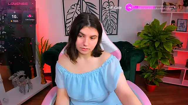 Snapshot of Viola__Shy chatting on January 20, 2025, 9:32 pm Viola Shy online show from January 20, 2025, 9:32 pm