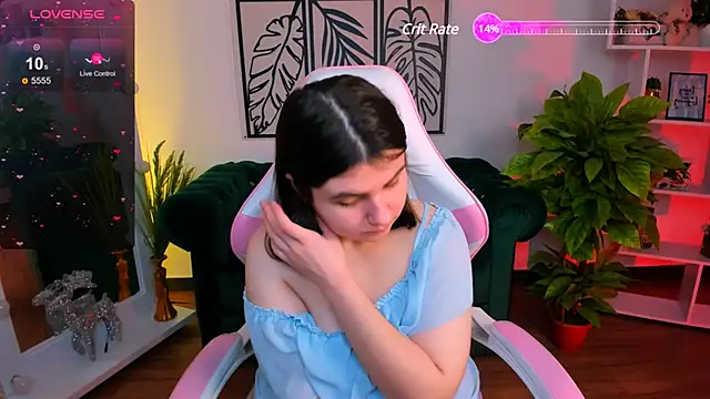 Snapshot of Viola__Shy chatting on January 21, 2025, 3:37 am Viola Shy online show from January 21, 2025, 3:37 am