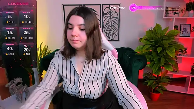 Snapshot of Viola__Shy chatting on January 21, 2025, 9:15 pm Viola Shy online show from January 21, 2025, 9:15 pm